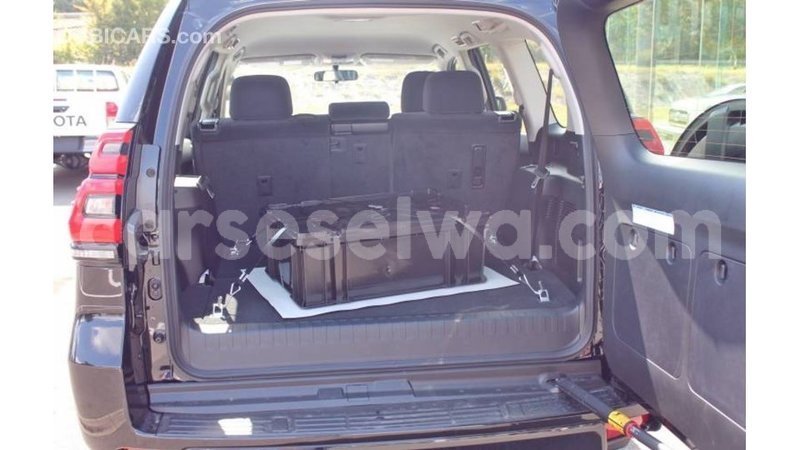 Big with watermark toyota hilux east mahe import dubai 6233