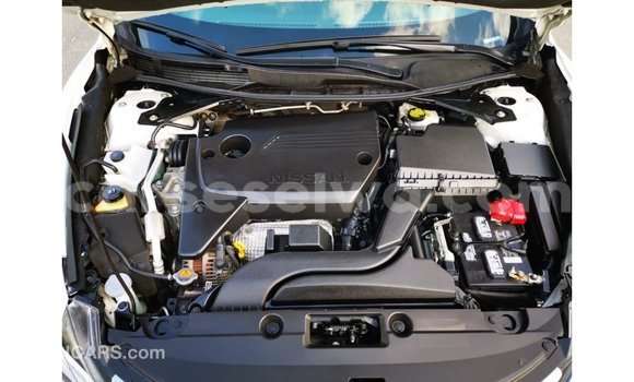 Acheter Import Voiture Nissan Altima Blanc à Import - Dubai, East Mahé Acheter Import Voiture Nissan Altima Blanc à Import - Dubai, East Mahé