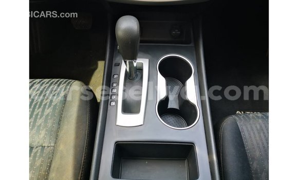 Acheter Import Voiture Nissan Altima Noir à Import - Dubai, East Mahé Acheter Import Voiture Nissan Altima Noir à Import - Dubai, East Mahé