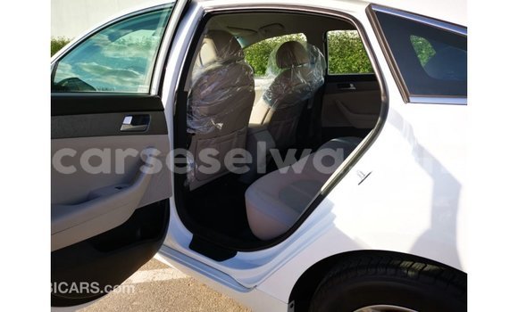 Acheter Import Voiture Hyundai Sonata Blanc à Import - Dubai, East Mahé Acheter Import Voiture Hyundai Sonata Blanc à Import - Dubai, East Mahé