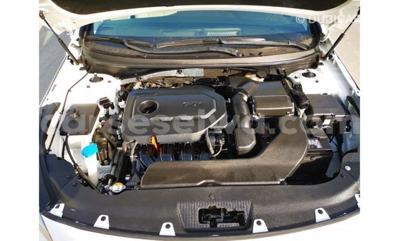 Acheter Import Voiture Hyundai Sonata Blanc à Import - Dubai, East Mahé Acheter Import Voiture Hyundai Sonata Blanc à Import - Dubai, East Mahé