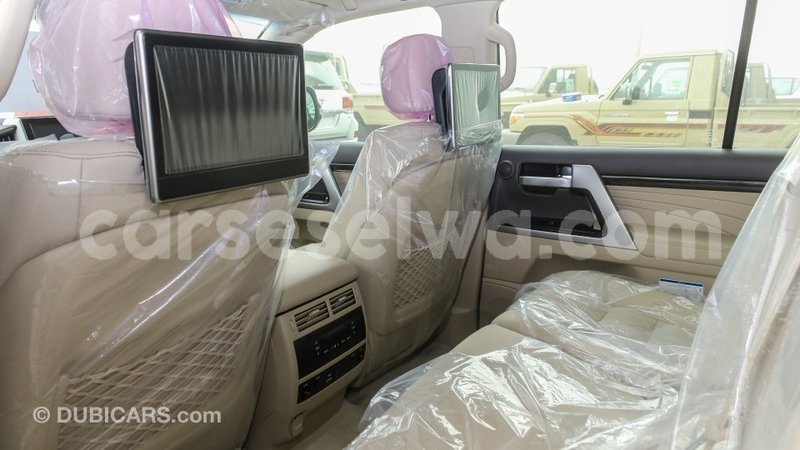 Big with watermark toyota land cruiser east mahe import dubai 6241