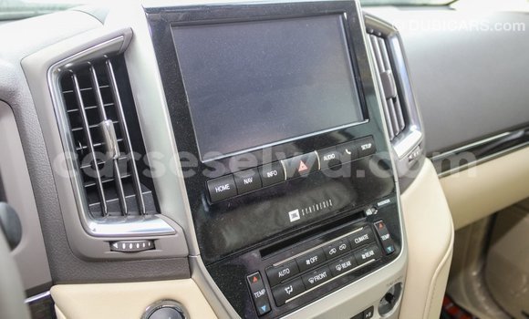 Acheter Import Voiture Toyota Land Cruiser Noir à Import - Dubai, East Mahé Acheter Import Voiture Toyota Land Cruiser Noir à Import - Dubai, East Mahé