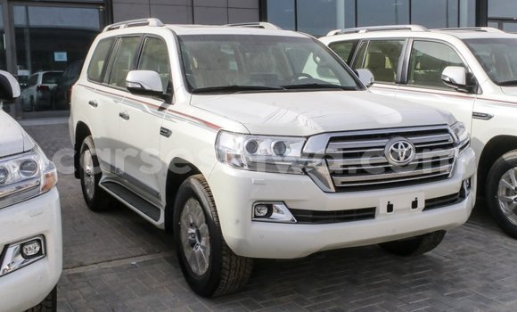 Buy Import Toyota Land Cruiser White Car in Import - Dubai in East Mahé Buy Import Toyota Land Cruiser White Car in Import - Dubai in East Mahé