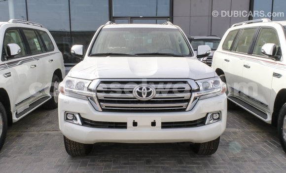 Buy Import Toyota Land Cruiser White Car in Import - Dubai in East Mahé Buy Import Toyota Land Cruiser White Car in Import - Dubai in East Mahé