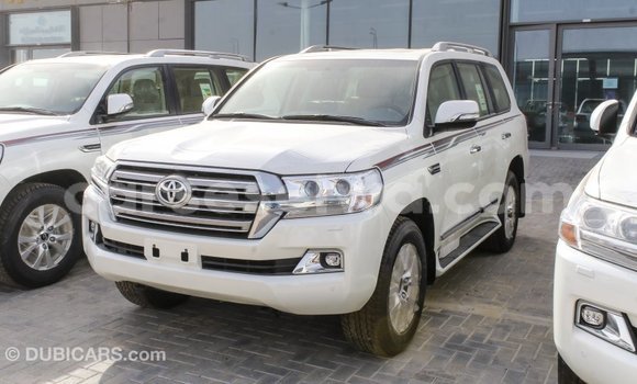 Buy Import Toyota Land Cruiser White Car in Import - Dubai in East Mahé Buy Import Toyota Land Cruiser White Car in Import - Dubai in East Mahé