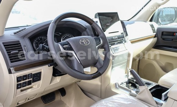 Buy Import Toyota Land Cruiser White Car in Import - Dubai in East Mahé Buy Import Toyota Land Cruiser White Car in Import - Dubai in East Mahé
