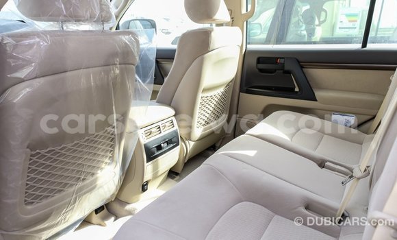 Buy Import Toyota Land Cruiser White Car in Import - Dubai in East Mahé Buy Import Toyota Land Cruiser White Car in Import - Dubai in East Mahé