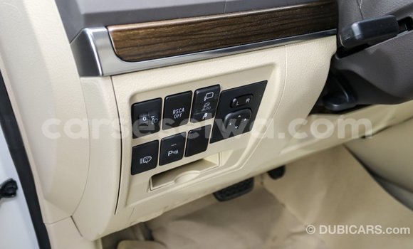 Buy Import Toyota Land Cruiser White Car in Import - Dubai in East Mahé Buy Import Toyota Land Cruiser White Car in Import - Dubai in East Mahé