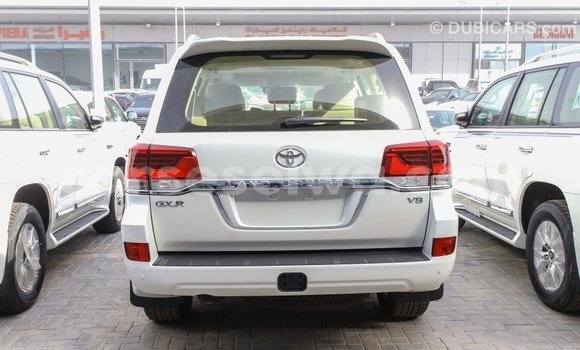 Buy Import Toyota Land Cruiser White Car in Import - Dubai in East Mahé Buy Import Toyota Land Cruiser White Car in Import - Dubai in East Mahé