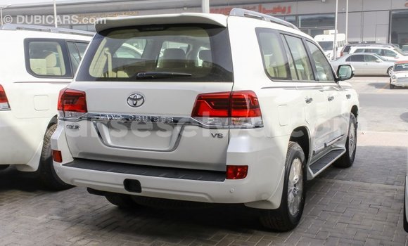 Buy Import Toyota Land Cruiser White Car in Import - Dubai in East Mahé Buy Import Toyota Land Cruiser White Car in Import - Dubai in East Mahé