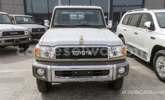 Buy Import Toyota Land Cruiser Beige Car in Import - Dubai in East Mahé Buy Import Toyota Land Cruiser Beige Car in Import - Dubai in East Mahé