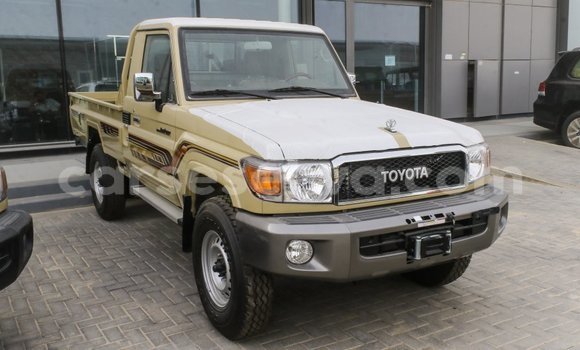 Acheter Import Voiture Toyota Land Cruiser Beige à Import - Dubai, East Mahé Acheter Import Voiture Toyota Land Cruiser Beige à Import - Dubai, East Mahé