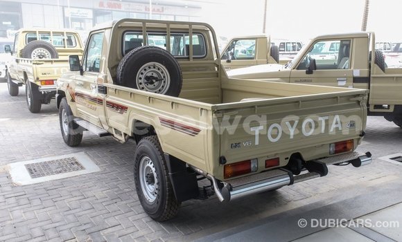 Acheter Import Voiture Toyota Land Cruiser Beige à Import - Dubai, East Mahé Acheter Import Voiture Toyota Land Cruiser Beige à Import - Dubai, East Mahé
