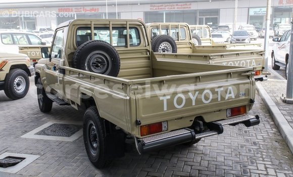 Acheter Import Voiture Toyota Land Cruiser Beige à Import - Dubai, East Mahé Acheter Import Voiture Toyota Land Cruiser Beige à Import - Dubai, East Mahé