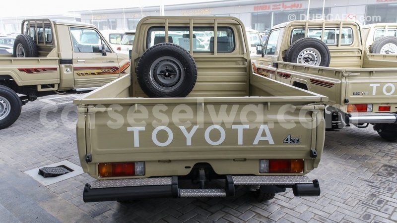 Big with watermark toyota land cruiser east mahe import dubai 6246