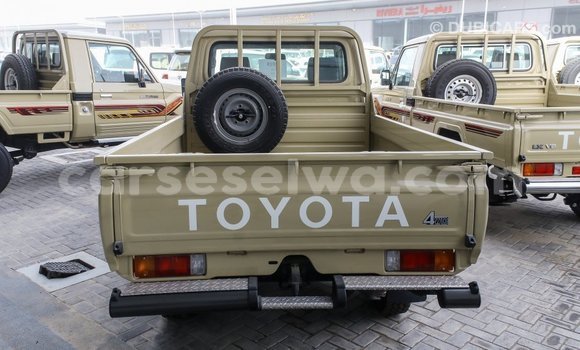 Acheter Import Voiture Toyota Land Cruiser Beige à Import - Dubai, East Mahé Acheter Import Voiture Toyota Land Cruiser Beige à Import - Dubai, East Mahé