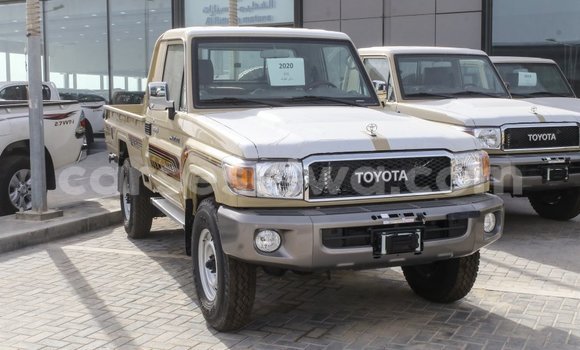 Acheter Import Voiture Toyota Land Cruiser Beige à Import - Dubai, East Mahé Acheter Import Voiture Toyota Land Cruiser Beige à Import - Dubai, East Mahé