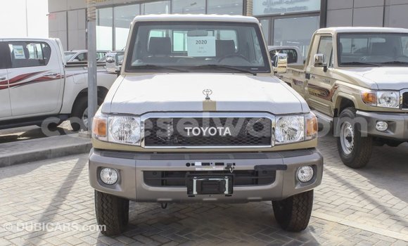 Acheter Import Voiture Toyota Land Cruiser Beige à Import - Dubai, East Mahé Acheter Import Voiture Toyota Land Cruiser Beige à Import - Dubai, East Mahé