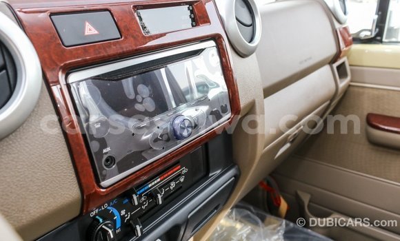 Acheter Import Voiture Toyota Land Cruiser Beige à Import - Dubai, East Mahé Acheter Import Voiture Toyota Land Cruiser Beige à Import - Dubai, East Mahé