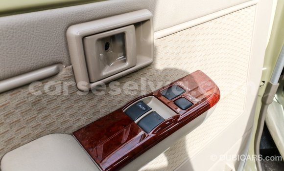 Acheter Import Voiture Toyota Land Cruiser Beige à Import - Dubai, East Mahé Acheter Import Voiture Toyota Land Cruiser Beige à Import - Dubai, East Mahé