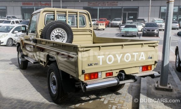 Acheter Import Voiture Toyota Land Cruiser Beige à Import - Dubai, East Mahé Acheter Import Voiture Toyota Land Cruiser Beige à Import - Dubai, East Mahé