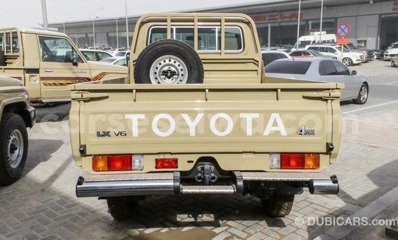 Acheter Import Voiture Toyota Land Cruiser Beige à Import - Dubai, East Mahé Acheter Import Voiture Toyota Land Cruiser Beige à Import - Dubai, East Mahé