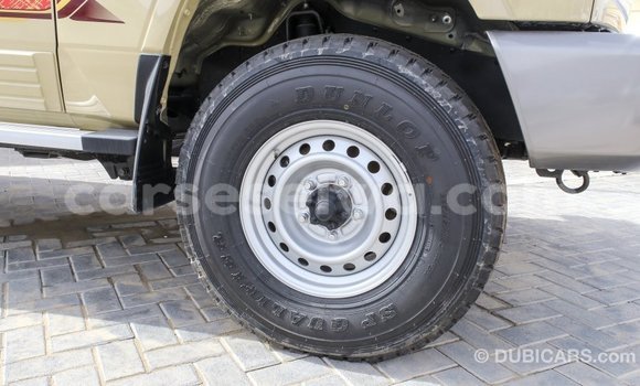 Acheter Import Voiture Toyota Land Cruiser Beige à Import - Dubai, East Mahé Acheter Import Voiture Toyota Land Cruiser Beige à Import - Dubai, East Mahé