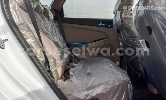 Acheter Import Voiture Hyundai Tucson Blanc à Import - Dubai, East Mahé Acheter Import Voiture Hyundai Tucson Blanc à Import - Dubai, East Mahé