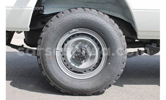 Buy Import Toyota Land Cruiser White Car in Import - Dubai in East Mahé Buy Import Toyota Land Cruiser White Car in Import - Dubai in East Mahé
