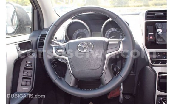 Buy Import Toyota Hilux Black Car in Import - Dubai in East Mahé Buy Import Toyota Hilux Black Car in Import - Dubai in East Mahé