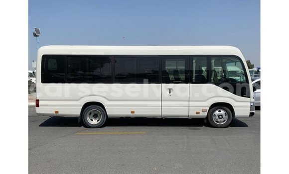 Acheter Import Voiture Toyota Coaster Blanc à Import - Dubai, East Mahé Acheter Import Voiture Toyota Coaster Blanc à Import - Dubai, East Mahé