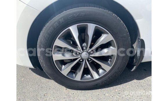 Acheter Import Voiture Kia Carnival Blanc à Import - Dubai, East Mahé Acheter Import Voiture Kia Carnival Blanc à Import - Dubai, East Mahé