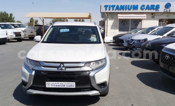 Acheter Import Voiture Mitsubishi Outlander Blanc à Import - Dubai, East Mahé Acheter Import Voiture Mitsubishi Outlander Blanc à Import - Dubai, East Mahé