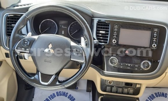Acheter Import Voiture Mitsubishi Outlander Blanc à Import - Dubai, East Mahé Acheter Import Voiture Mitsubishi Outlander Blanc à Import - Dubai, East Mahé