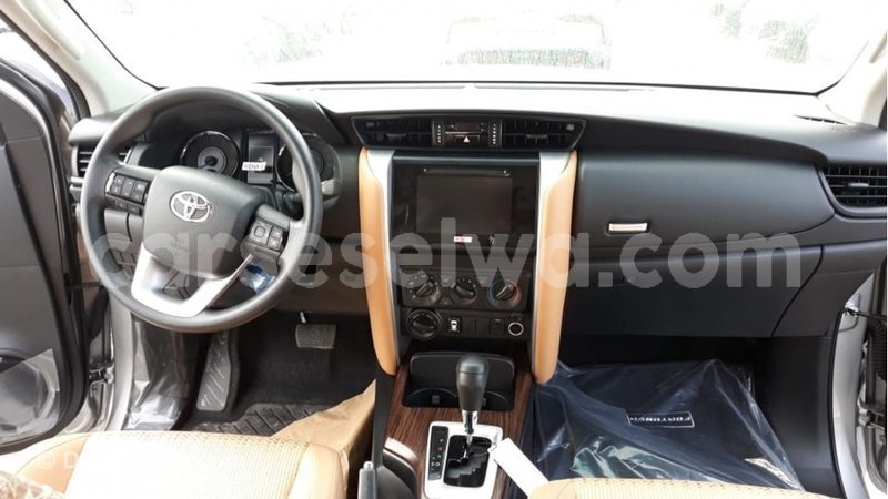 Big with watermark toyota fortuner east mahe import dubai 6280