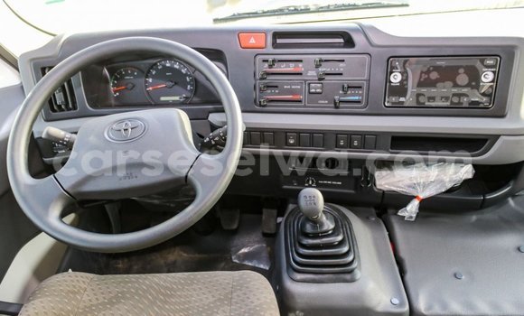 Acheter Import Voiture Toyota Coaster Blanc à Import - Dubai, East Mahé Acheter Import Voiture Toyota Coaster Blanc à Import - Dubai, East Mahé