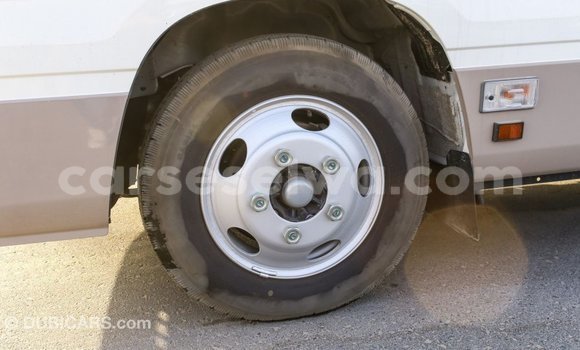 Acheter Import Voiture Toyota Coaster Blanc à Import - Dubai, East Mahé Acheter Import Voiture Toyota Coaster Blanc à Import - Dubai, East Mahé