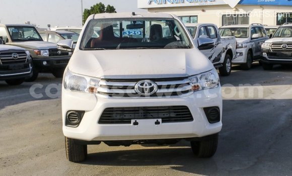 Acheter Import Voiture Toyota Hilux Blanc à Import - Dubai, East Mahé Acheter Import Voiture Toyota Hilux Blanc à Import - Dubai, East Mahé