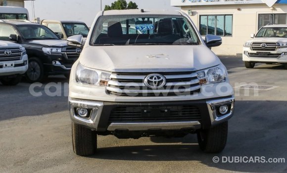 Acheter Import Voiture Toyota Hilux Blanc à Import - Dubai, East Mahé Acheter Import Voiture Toyota Hilux Blanc à Import - Dubai, East Mahé