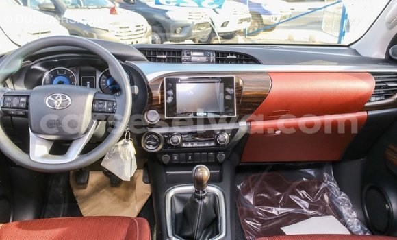 Acheter Import Voiture Toyota Hilux Blanc à Import - Dubai, East Mahé Acheter Import Voiture Toyota Hilux Blanc à Import - Dubai, East Mahé