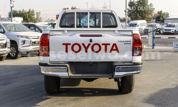 Acheter Import Voiture Toyota Hilux Blanc à Import - Dubai, East Mahé Acheter Import Voiture Toyota Hilux Blanc à Import - Dubai, East Mahé
