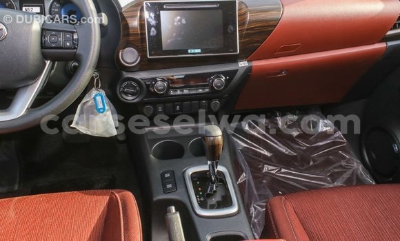 Acheter Import Voiture Toyota Hilux Blanc à Import - Dubai, East Mahé Acheter Import Voiture Toyota Hilux Blanc à Import - Dubai, East Mahé