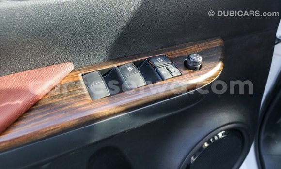 Acheter Import Voiture Toyota Hilux Blanc à Import - Dubai, East Mahé Acheter Import Voiture Toyota Hilux Blanc à Import - Dubai, East Mahé