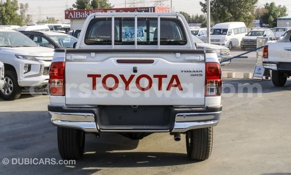 Acheter Import Voiture Toyota Hilux Blanc à Import - Dubai, East Mahé Acheter Import Voiture Toyota Hilux Blanc à Import - Dubai, East Mahé