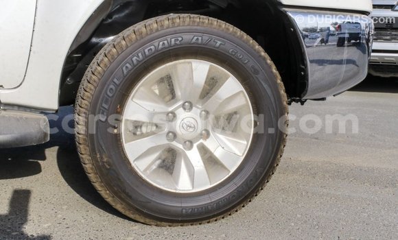 Acheter Import Voiture Toyota Hilux Blanc à Import - Dubai, East Mahé Acheter Import Voiture Toyota Hilux Blanc à Import - Dubai, East Mahé