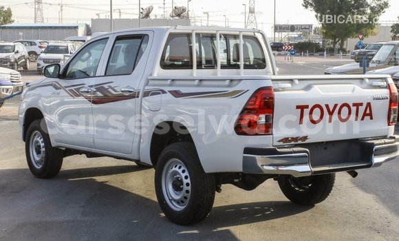 Acheter Import Voiture Toyota Hilux Blanc à Import - Dubai, East Mahé Acheter Import Voiture Toyota Hilux Blanc à Import - Dubai, East Mahé