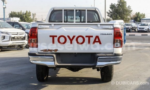 Acheter Import Voiture Toyota Hilux Blanc à Import - Dubai, East Mahé Acheter Import Voiture Toyota Hilux Blanc à Import - Dubai, East Mahé