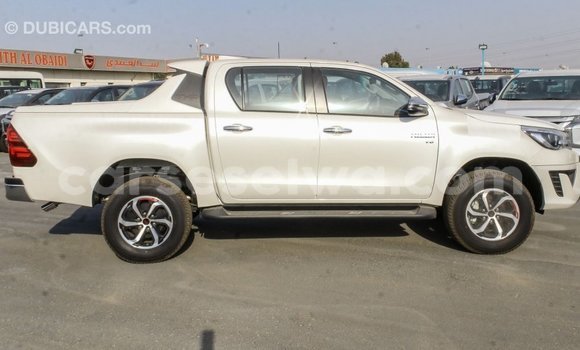 Acheter Import Voiture Toyota Hilux Blanc à Import - Dubai, East Mahé Acheter Import Voiture Toyota Hilux Blanc à Import - Dubai, East Mahé