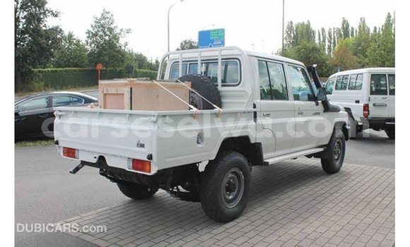 Buy Import Toyota Land Cruiser White Car in Import - Dubai in East Mahé Buy Import Toyota Land Cruiser White Car in Import - Dubai in East Mahé